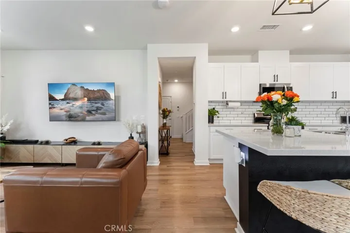 3560 E Peckham Paseo Unit 6, Ontario, California 91761