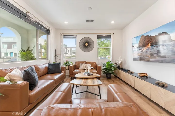 3560 E Peckham Paseo Unit 6, Ontario, California 91761