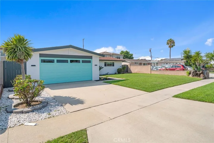 Nice curb appeal!