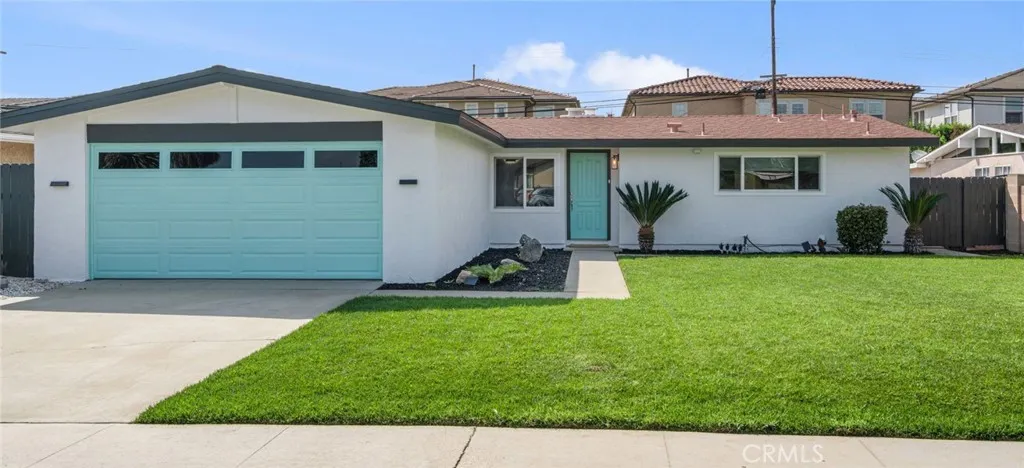 Nice curb appeal!