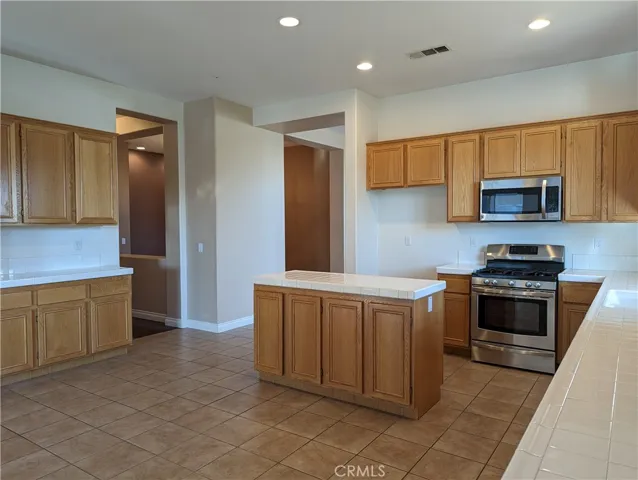 7766 Mariners Way, Fontana, California 92336