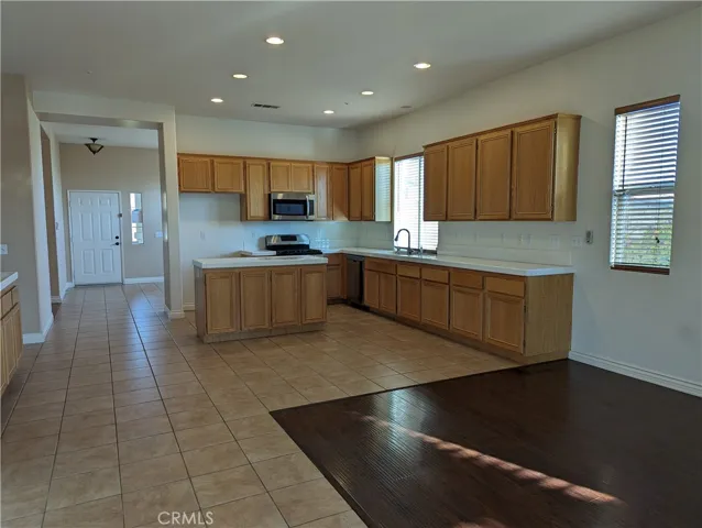 7766 Mariners Way, Fontana, California 92336