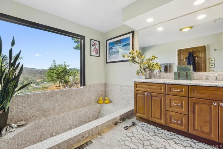 29509 Hoxie Ranch Road, Vista, California 92084