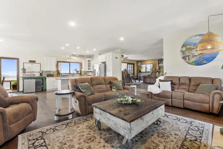 29509 Hoxie Ranch Road, Vista, California 92084