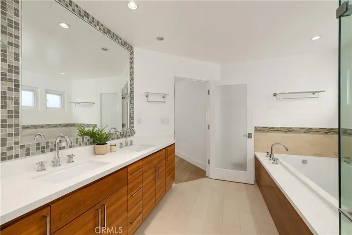 Master bath with dual vanity
