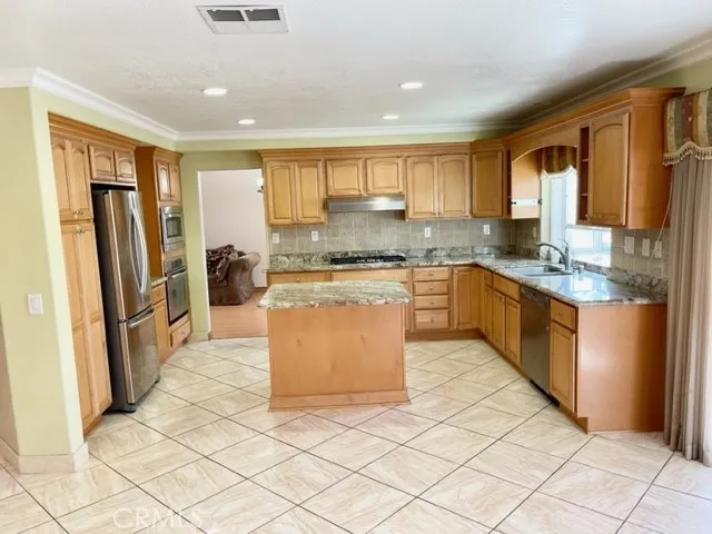 2185 Harris Street, Colton, California 92324