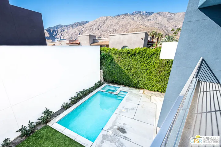 423 Terno Lane, Palm Springs, California 92262