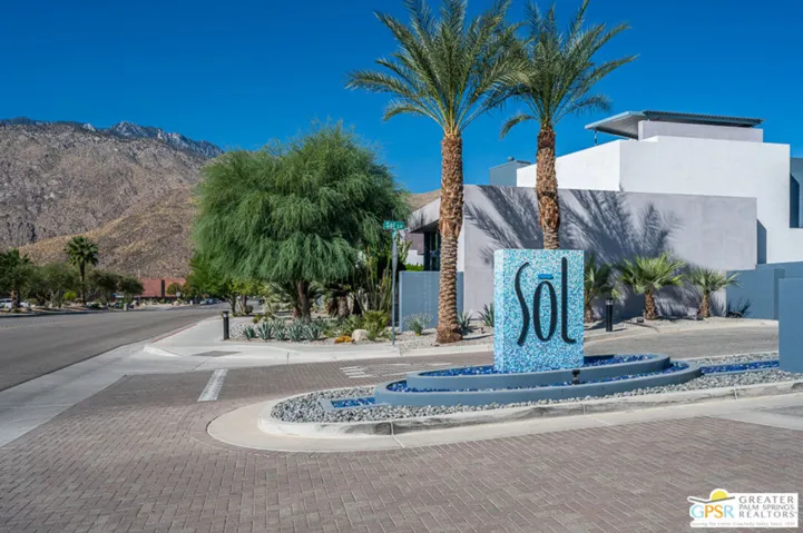 423 Terno Lane, Palm Springs, California 92262