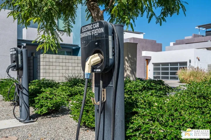 423 Terno Lane, Palm Springs, California 92262