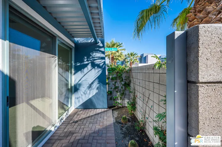 423 Terno Lane, Palm Springs, California 92262