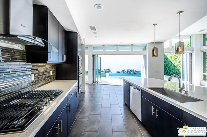 423 Terno Lane, Palm Springs, California 92262
