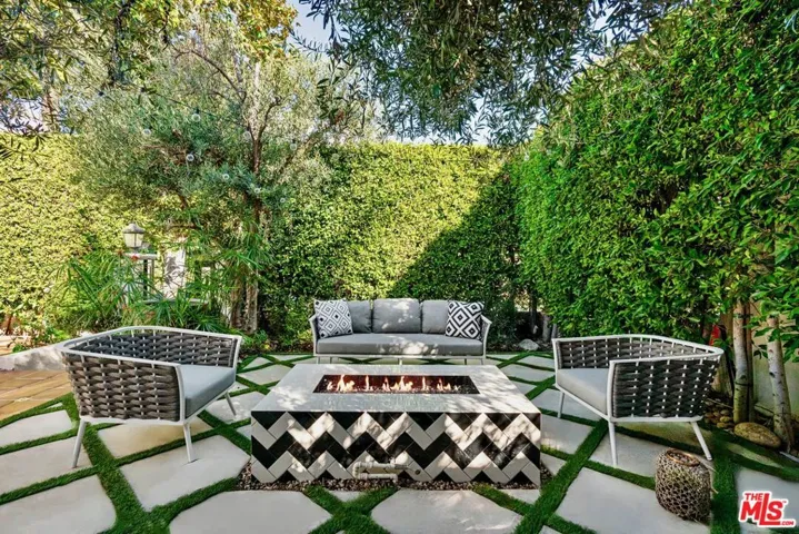 7416 Rosewood Avenue, Los Angeles, California 90036