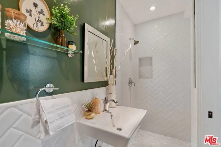 7416 Rosewood Avenue, Los Angeles, California 90036