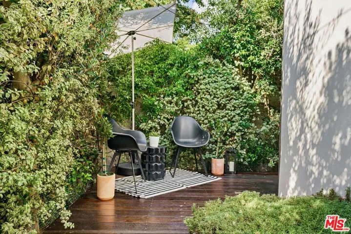 7416 Rosewood Avenue, Los Angeles, California 90036