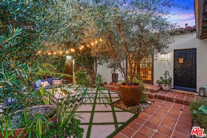 7416 Rosewood Avenue, Los Angeles, California 90036