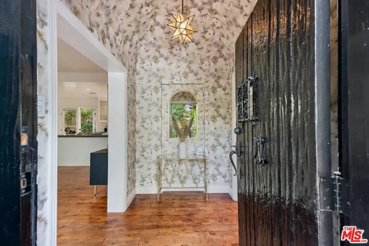 7416 Rosewood Avenue, Los Angeles, California 90036