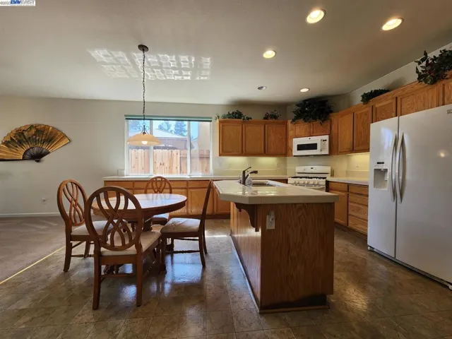 524 Cape Breton Ln, Tracy, California 95377
