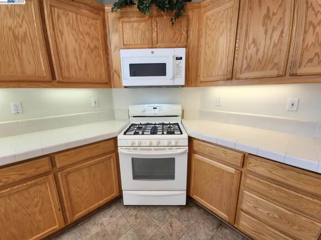 524 Cape Breton Ln, Tracy, California 95377