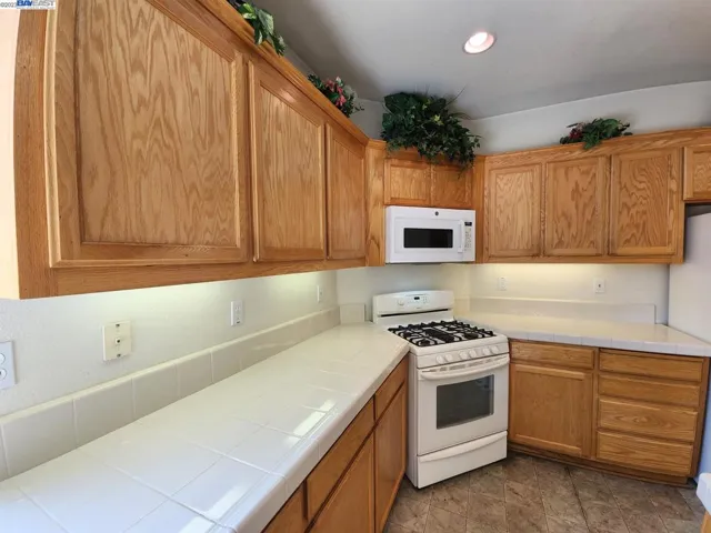 524 Cape Breton Ln, Tracy, California 95377