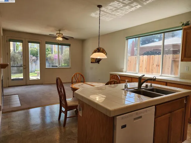 524 Cape Breton Ln, Tracy, California 95377