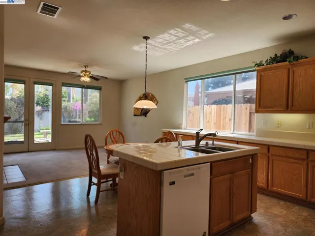 524 Cape Breton Ln, Tracy, California 95377