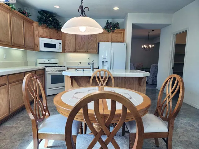 524 Cape Breton Ln, Tracy, California 95377