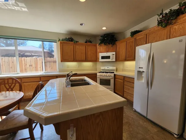 524 Cape Breton Ln, Tracy, California 95377