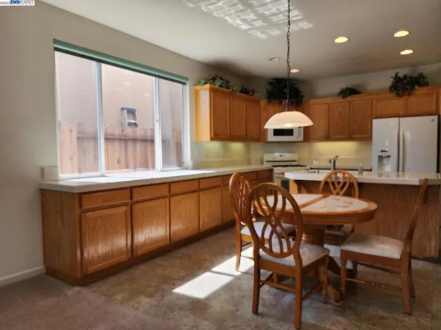 524 Cape Breton Ln, Tracy, California 95377