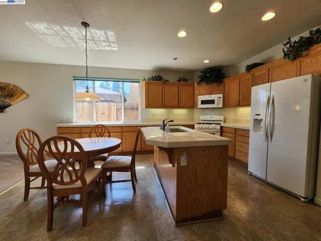 524 Cape Breton Ln, Tracy, California 95377
