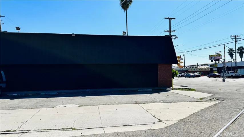 5808 S Santa Fe Avenue, Huntington Park, California 90058