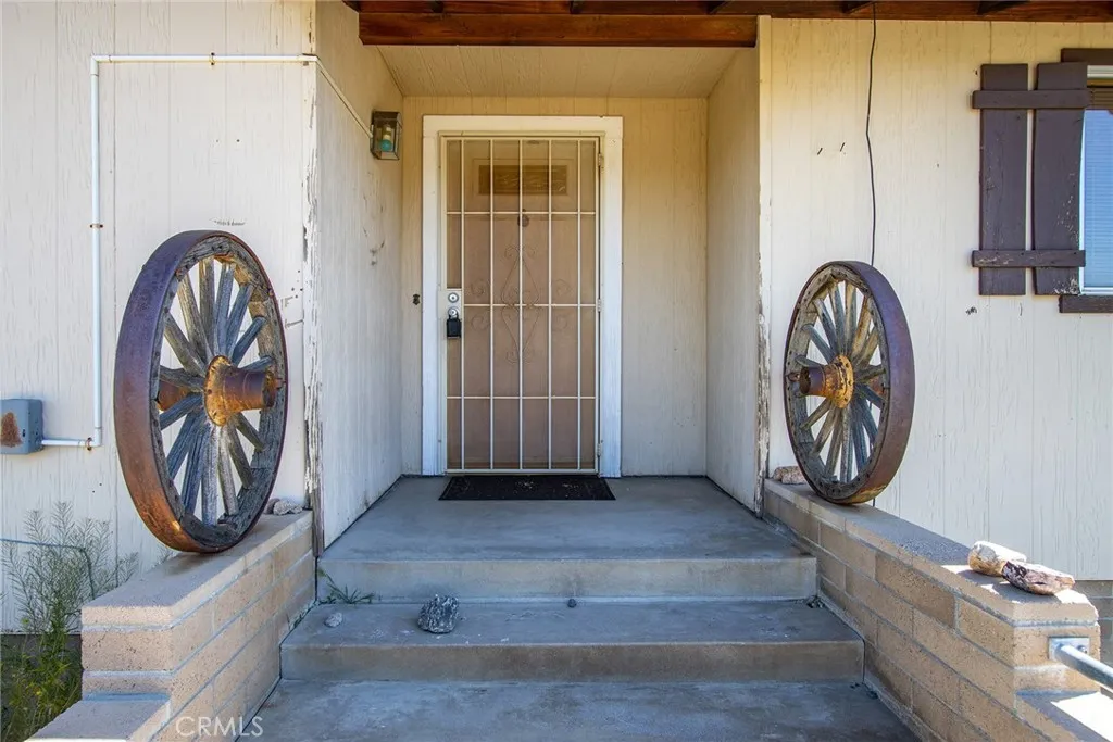 5550 Carlsbad Avenue, Yucca Valley, California 92284 home-pic-12