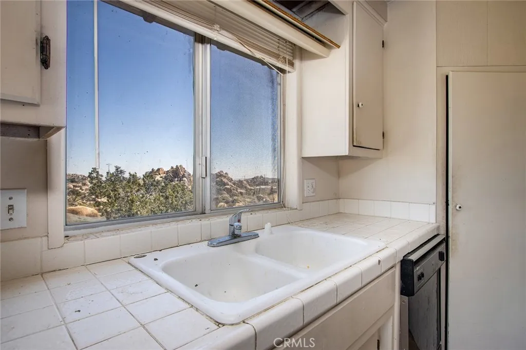 5550 Carlsbad Avenue, Yucca Valley, California 92284 home-pic-26