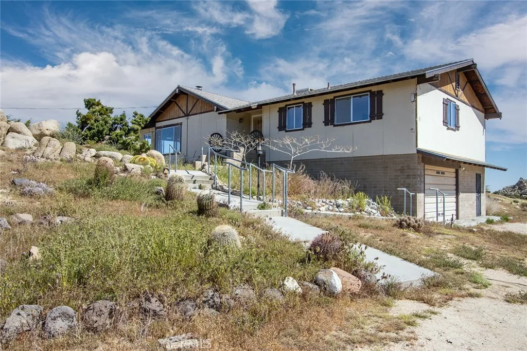 5550 Carlsbad Avenue, Yucca Valley, California 92284 home-pic-9