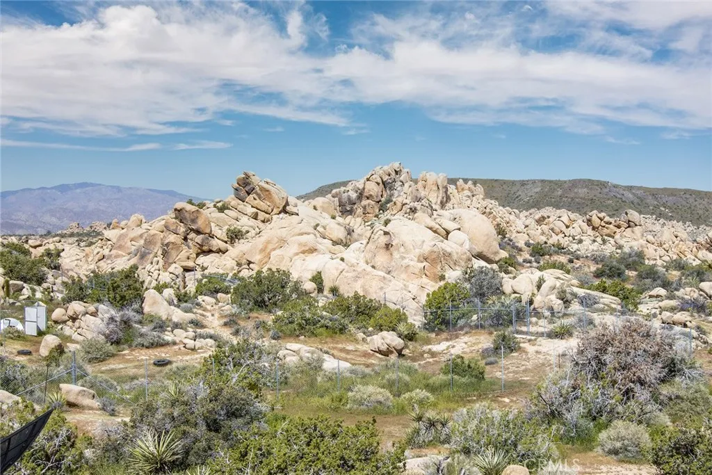 5550 Carlsbad Avenue, Yucca Valley, California 92284 home-pic-21
