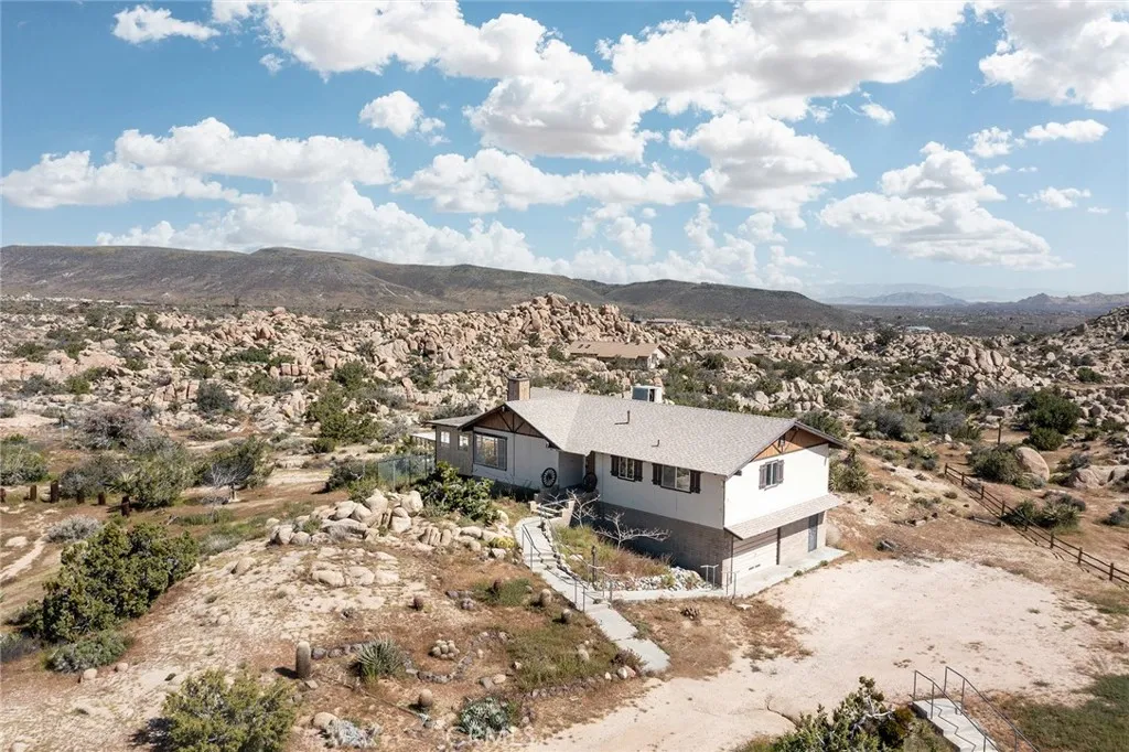 5550 Carlsbad Avenue, Yucca Valley, California 92284 home-pic-0