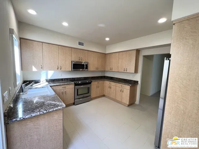 41 Lake Shore Drive, Rancho Mirage, California 92270