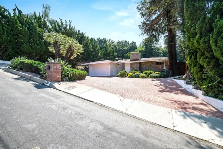 16258 Bertella Drive, Encino, California 91436