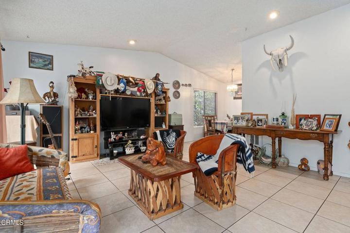 4-web-or-mls-04 - Living Room