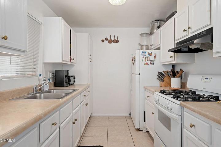 9-web-or-mls-09 - Kitchen