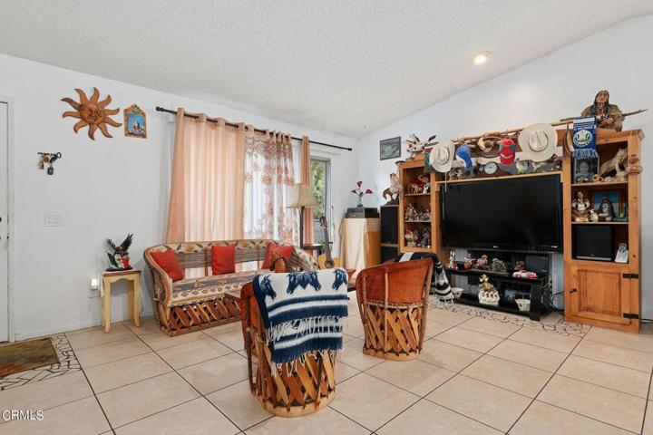 5-web-or-mls-05 - Living Room
