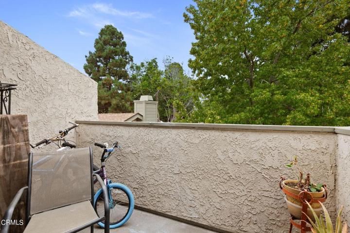 10-web-or-mls-10 - Balcony