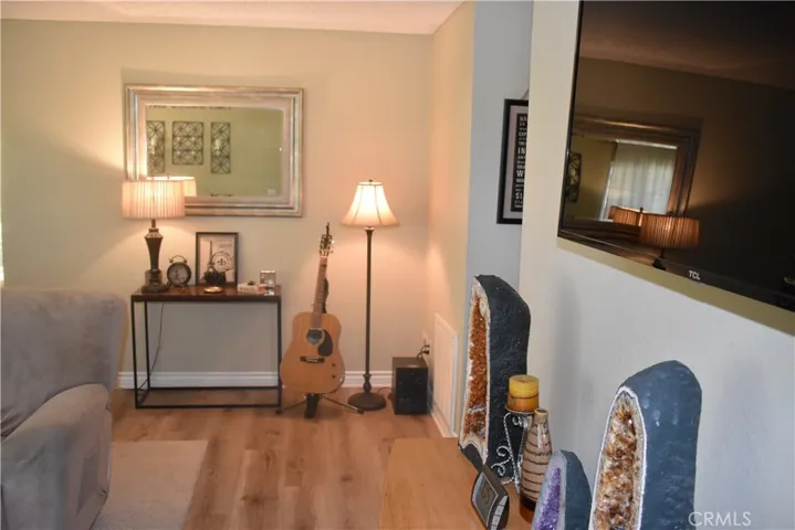 17333 Queensglen Avenue, Lake Los Angeles, California 93591