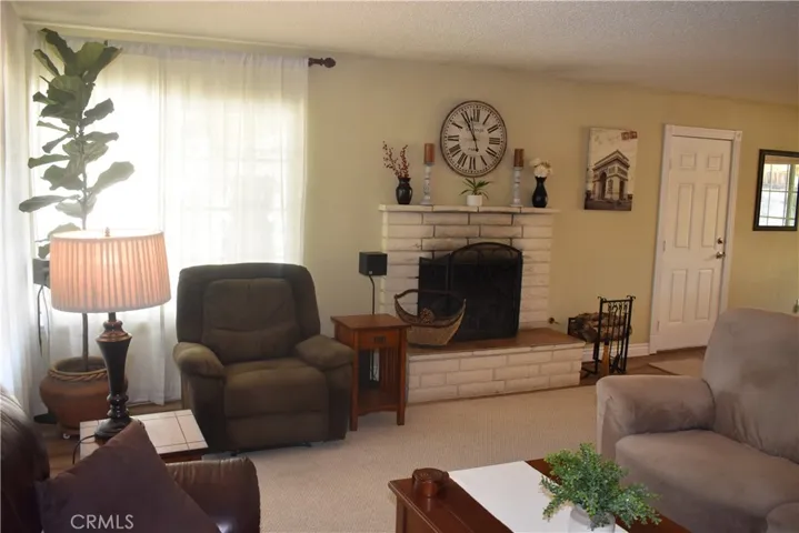 17333 Queensglen Avenue, Lake Los Angeles, California 93591