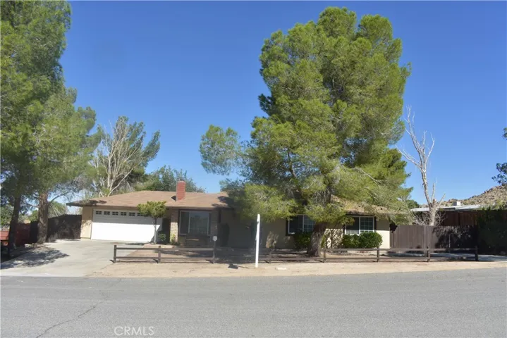 17333 Queensglen Avenue, Lake Los Angeles, California 93591