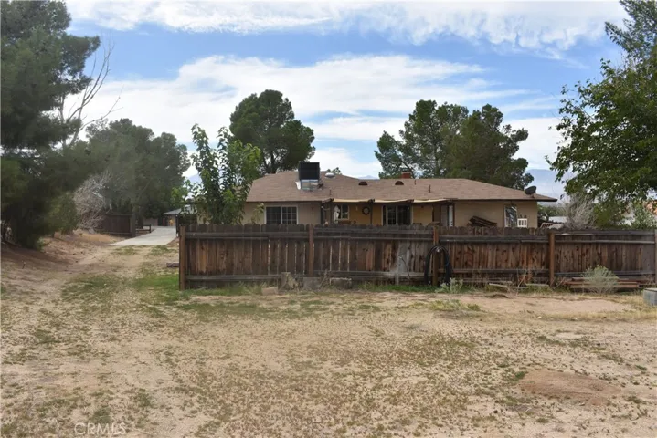 17333 Queensglen Avenue, Lake Los Angeles, California 93591