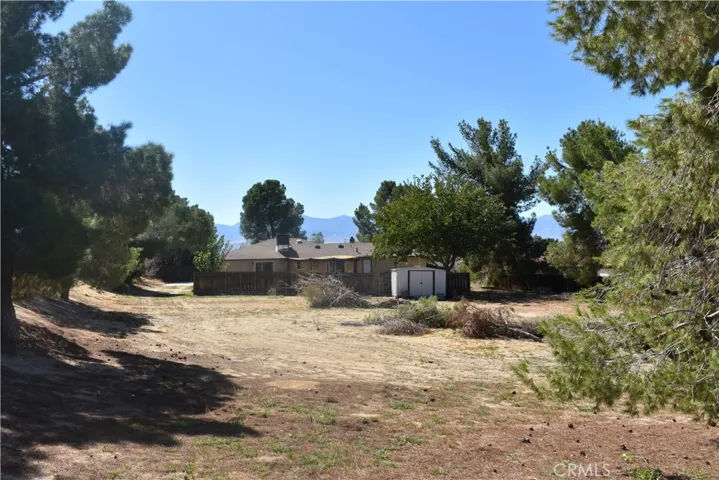 17333 Queensglen Avenue, Lake Los Angeles, California 93591