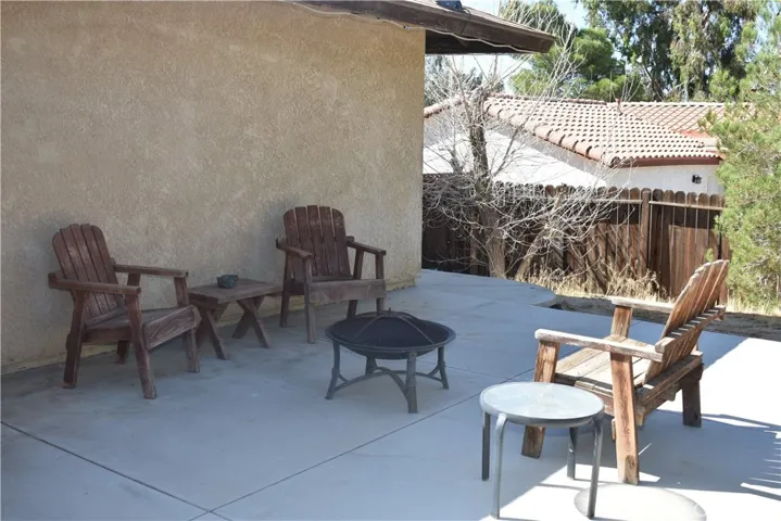 17333 Queensglen Avenue, Lake Los Angeles, California 93591