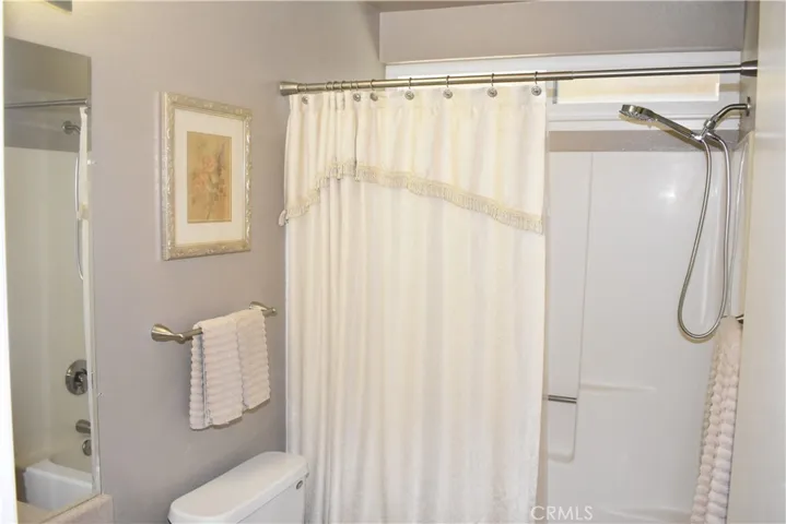17333 Queensglen Avenue, Lake Los Angeles, California 93591