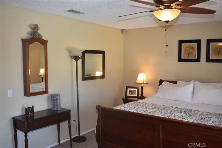 17333 Queensglen Avenue, Lake Los Angeles, California 93591