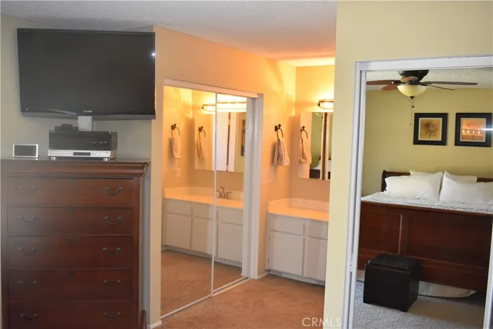17333 Queensglen Avenue, Lake Los Angeles, California 93591